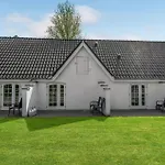 Holiday home Lovely In With Kitchen