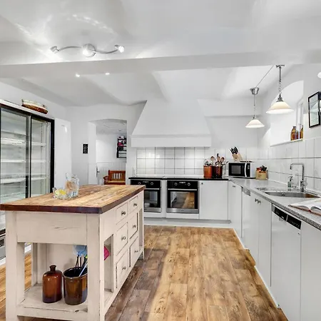 Lovely In With Kitchen Holiday home