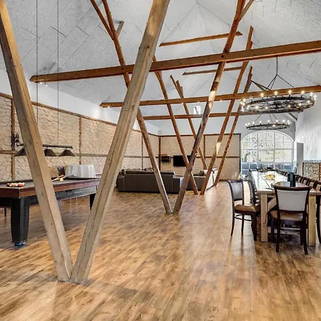 Casa vacanze Lovely In With Kitchen