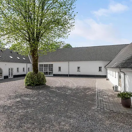 Vakantiehuis Lovely In With Kitchen